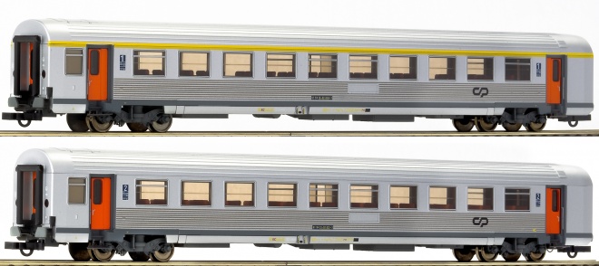 Set of 2 Express train Passenger cars in stainless livery<br /><a href='images/pictures/Roco/64036.jpg' target='_blank'>Full size image</a>